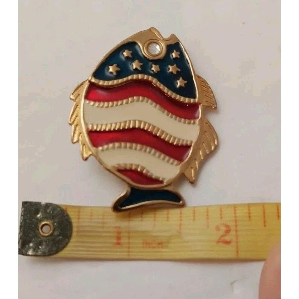 NEWPRO Patriotic Fish Brooche Red White & Blue Enamel Rhinestone Eye Vintage - Picture 6 of 9